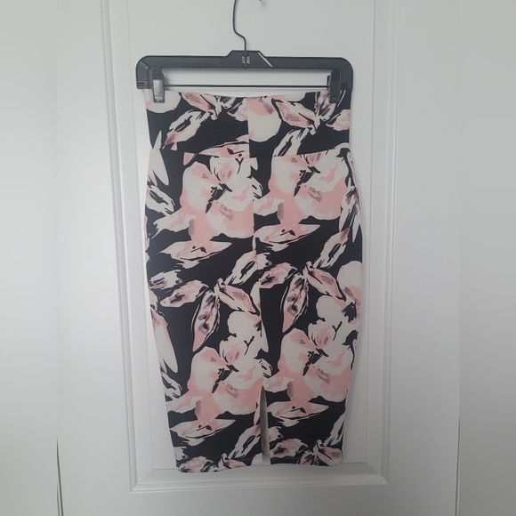 Revamped Black/White Floral High Waist Pencil Skirt Size Small - Picture 2 of 5
